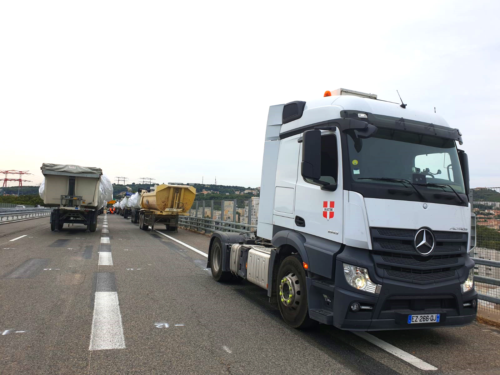 Opération logistique insolite sur le pont de « l’autoroute du littoral »