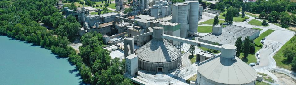 Précalcinateur de la cimenterie Vicat située à Montalieu 