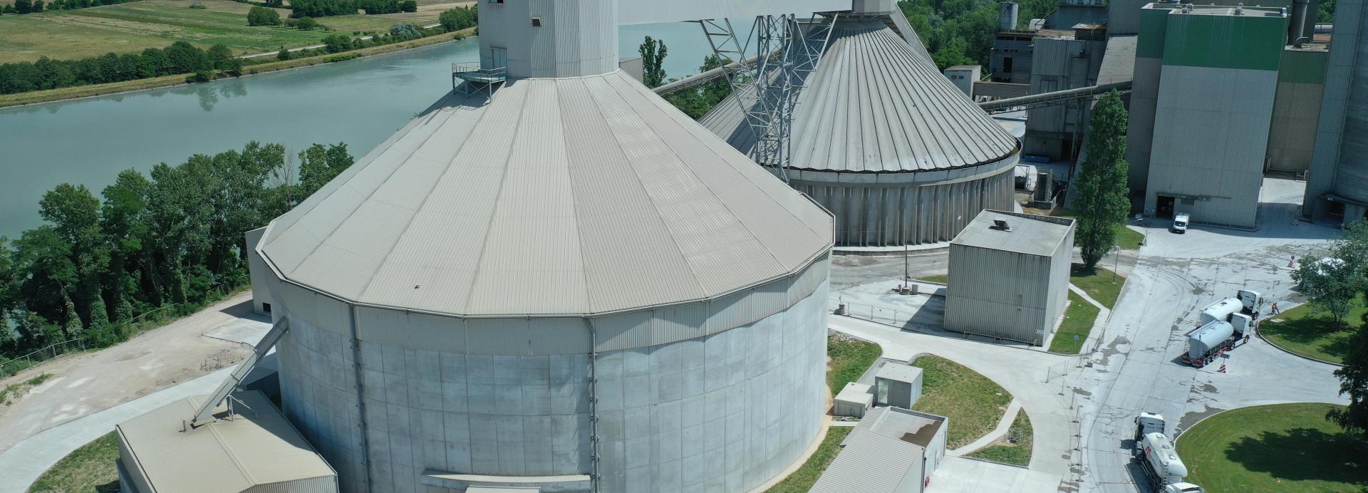 Cement: Reduced clinker ratio and improved carbon footprintv