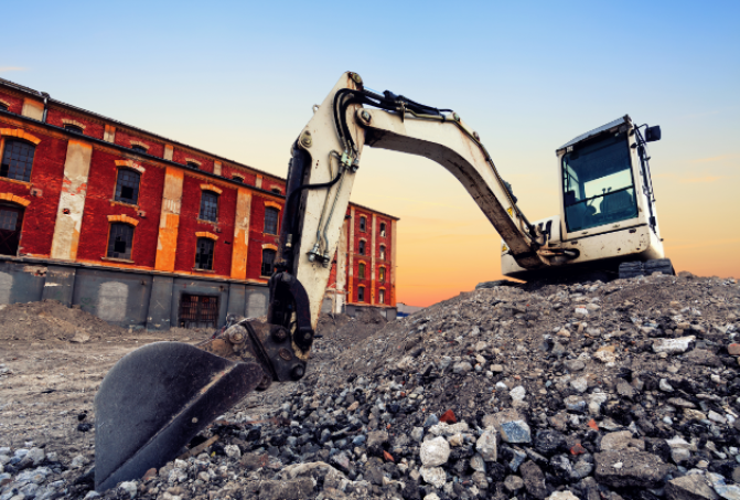 Pelleteuse en action sur le projet Seramco