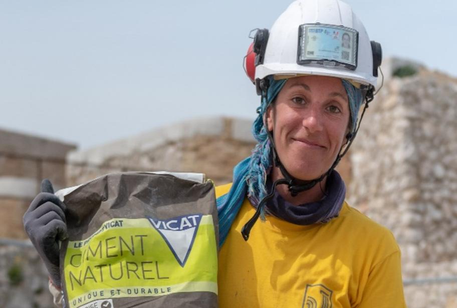 Laura, tailleur de pierre et responsable du chantier, entreprise Vivian 